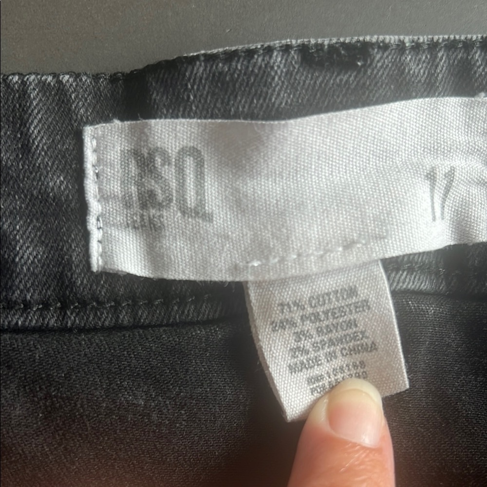 RSQ shorts in Black